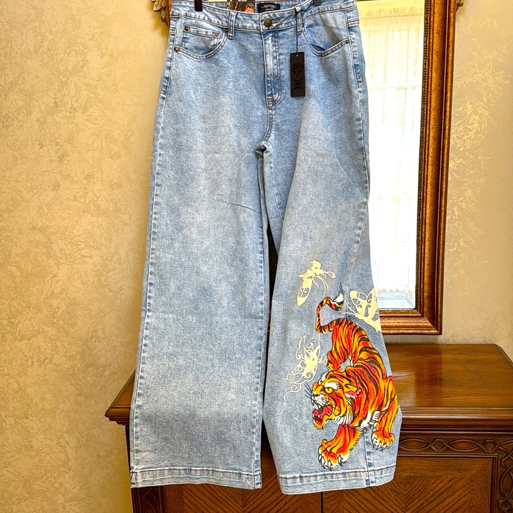 New Stylish Ed Hardy Blue Jeans with Tiger Print on bottom side of leg. Size 32.